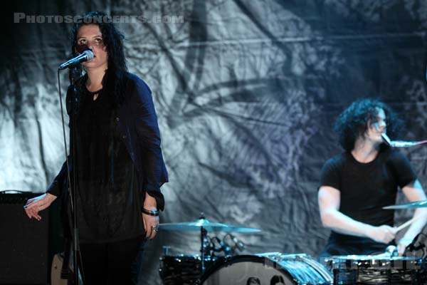 THE DEAD WEATHER - 2009-06-29 - PARIS - La Cigale - Alison Nicole Mosshart - John Anthony Gillis [Jack White]